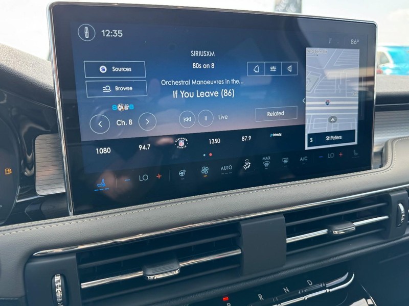 Lincoln Corsair Vehicle Full-screen Gallery Image 16