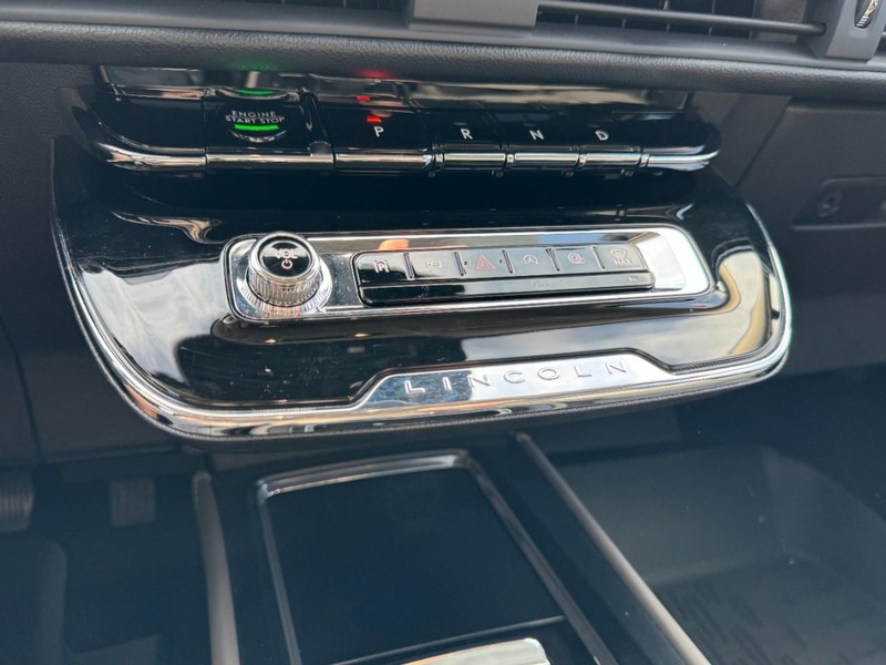 Lincoln Corsair Vehicle Full-screen Gallery Image 17