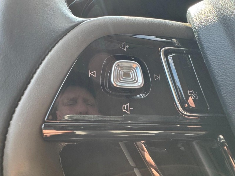 Lincoln Corsair Vehicle Full-screen Gallery Image 18