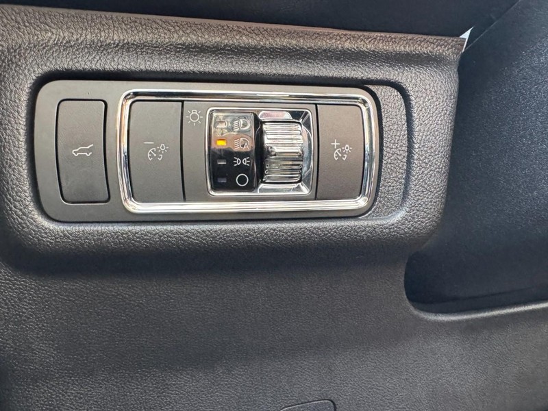 Lincoln Corsair Vehicle Full-screen Gallery Image 22