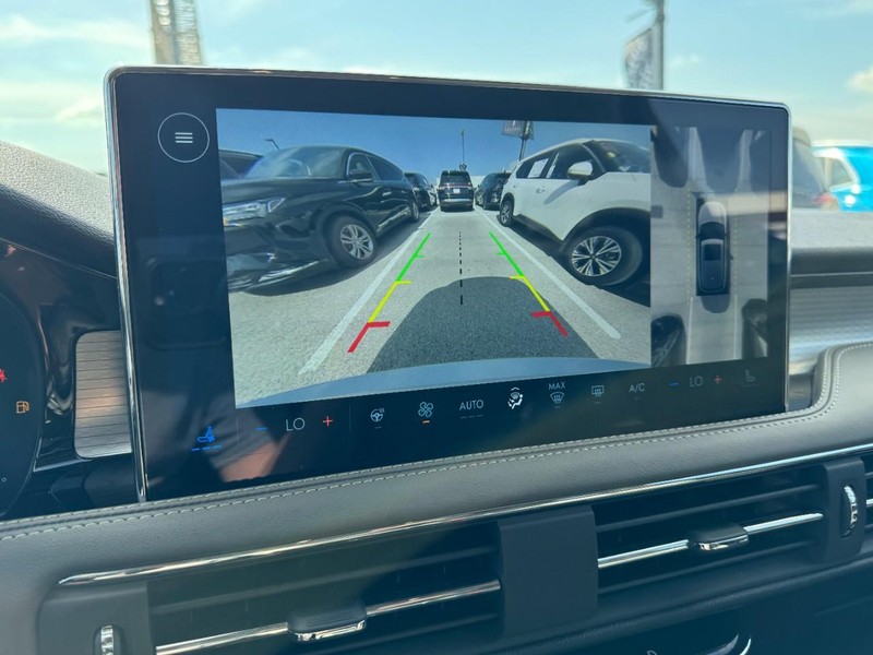 Lincoln Corsair Vehicle Full-screen Gallery Image 24