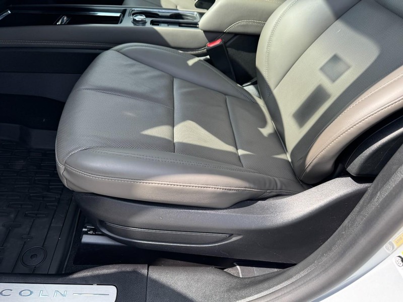 Lincoln Corsair Vehicle Full-screen Gallery Image 26