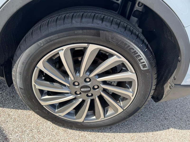 Lincoln Corsair Vehicle Full-screen Gallery Image 27