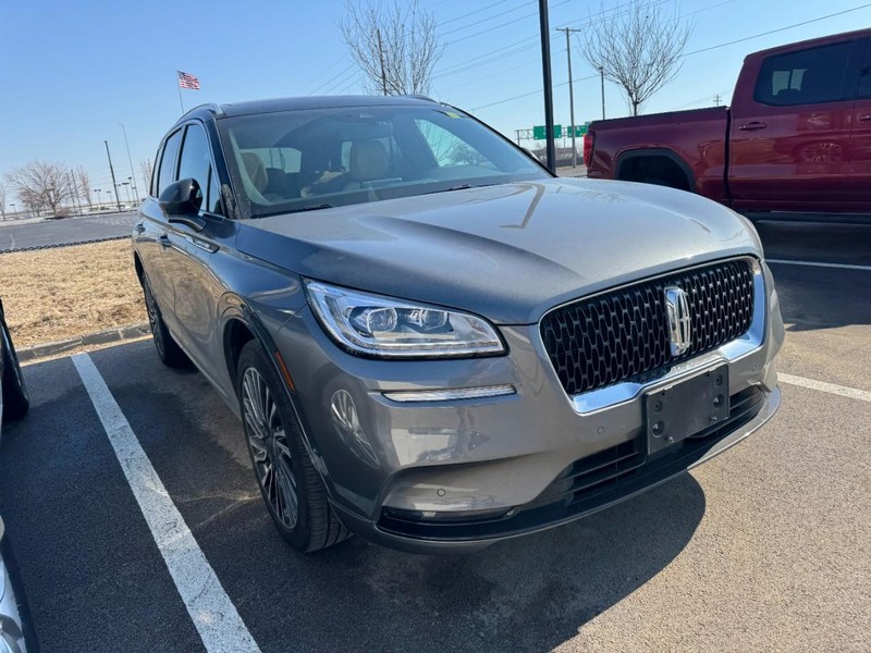 Lincoln Corsair Vehicle Full-screen Gallery Image 03