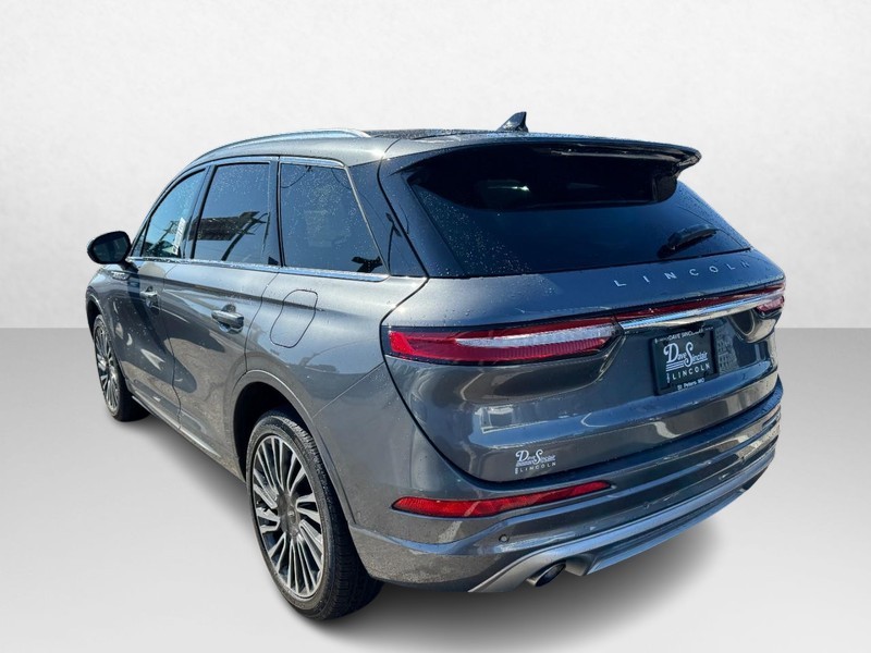 Lincoln Corsair Vehicle Full-screen Gallery Image 07