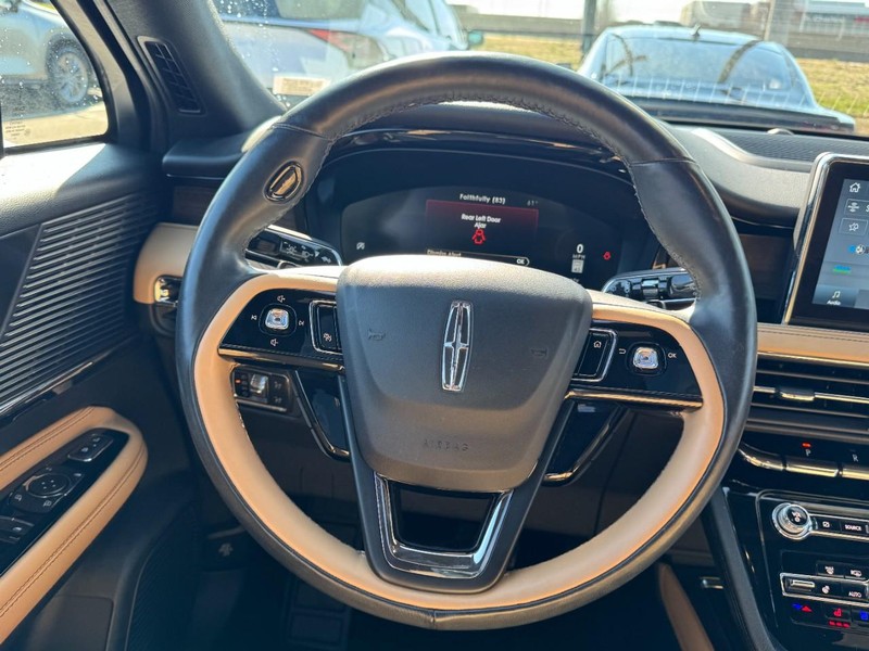 Lincoln Corsair Vehicle Full-screen Gallery Image 10