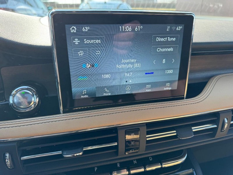 Lincoln Corsair Vehicle Full-screen Gallery Image 16