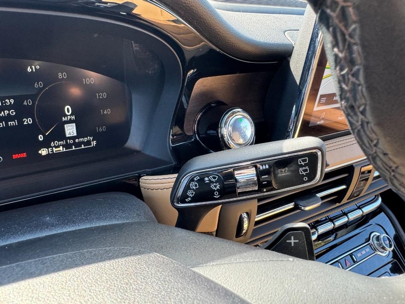 Lincoln Corsair Vehicle Full-screen Gallery Image 21