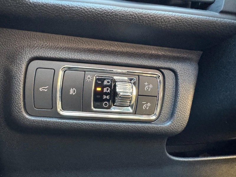 Lincoln Corsair Vehicle Full-screen Gallery Image 22