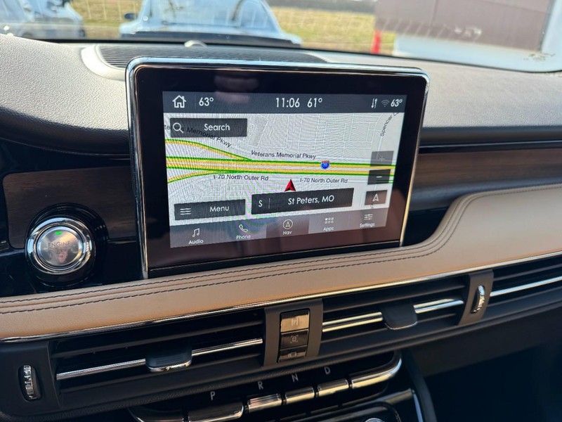 Lincoln Corsair Vehicle Full-screen Gallery Image 23