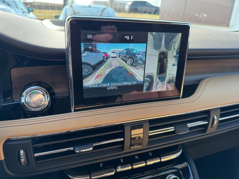 Lincoln Corsair Vehicle Full-screen Gallery Image 24