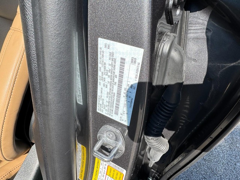 Lincoln Corsair Vehicle Full-screen Gallery Image 28