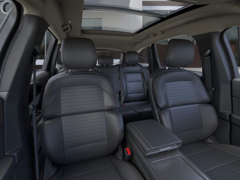 Lincoln Nautilus Vehicle Full-screen Gallery Image 10