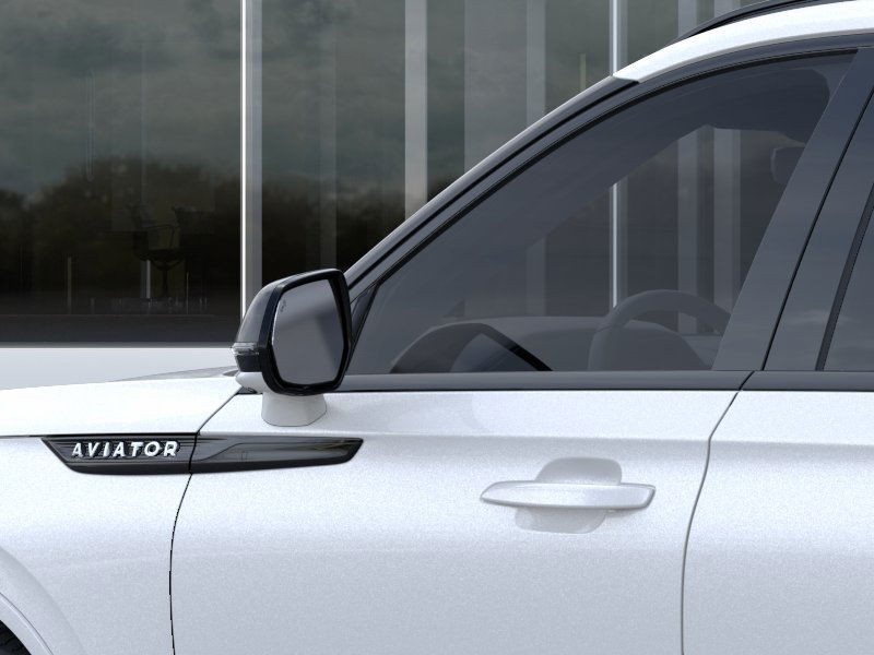 Lincoln Aviator Vehicle Full-screen Gallery Image 19