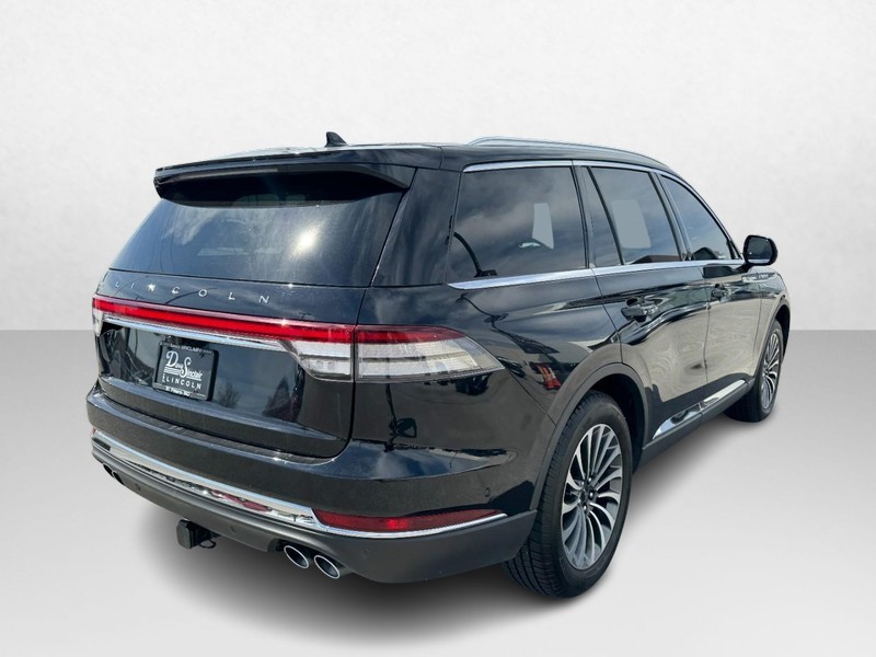 Lincoln Aviator Vehicle Full-screen Gallery Image 05