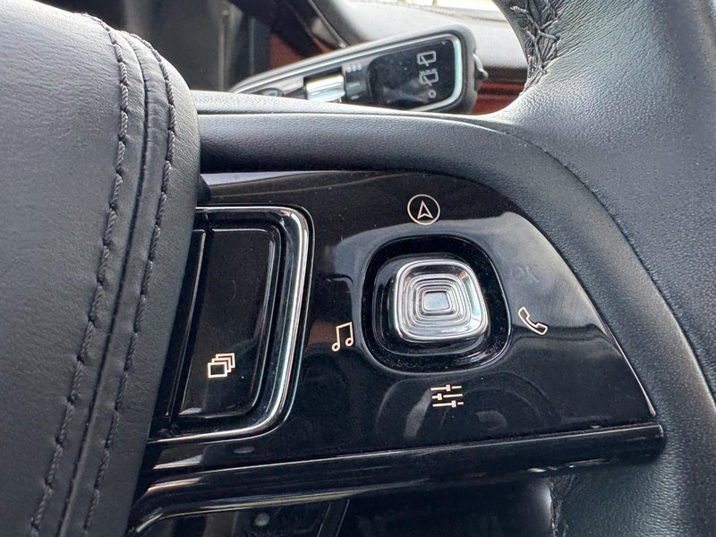 Lincoln Aviator Vehicle Full-screen Gallery Image 19