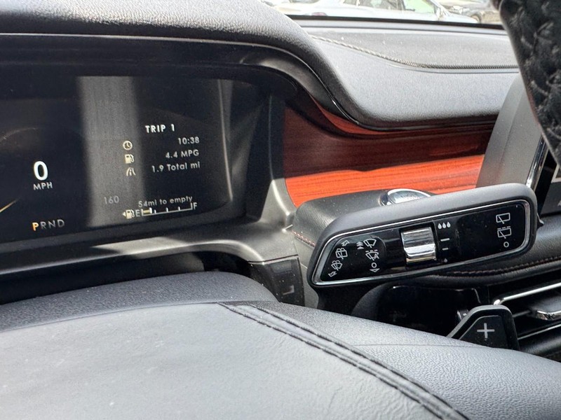 Lincoln Aviator Vehicle Full-screen Gallery Image 21