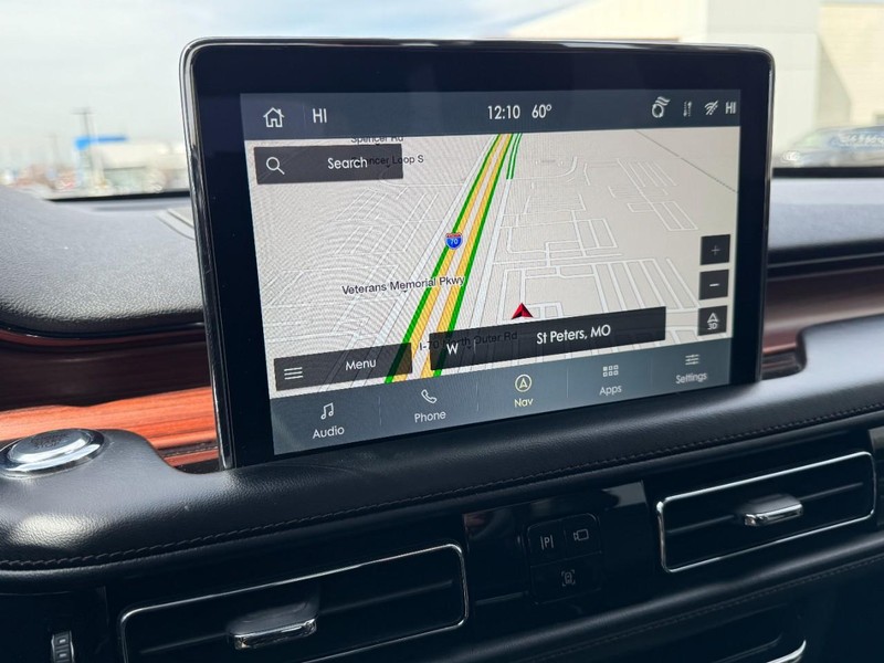 Lincoln Aviator Vehicle Full-screen Gallery Image 23