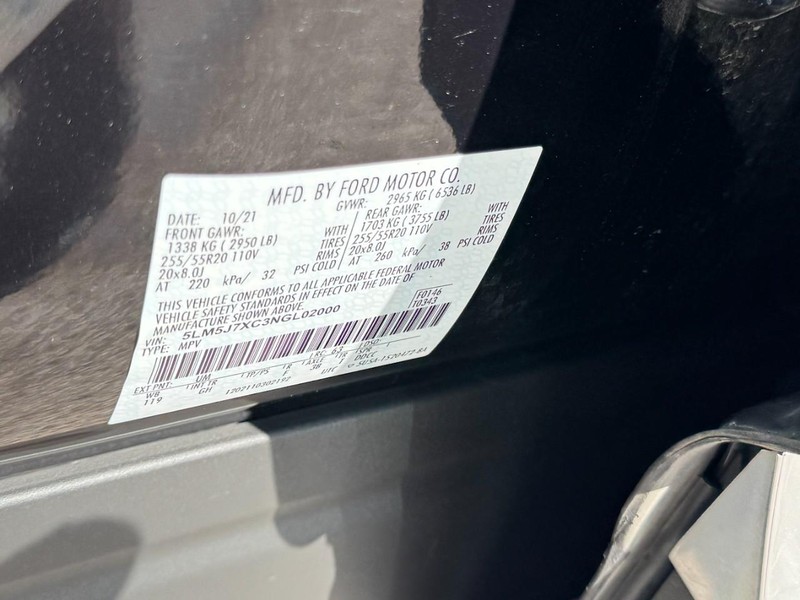 Lincoln Aviator Vehicle Full-screen Gallery Image 28