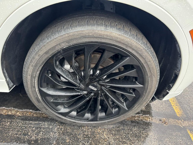 Lincoln Aviator Vehicle Full-screen Gallery Image 04