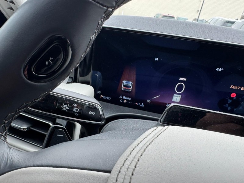 Lincoln Aviator Vehicle Full-screen Gallery Image 20