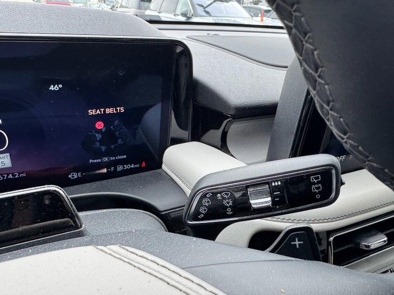 Lincoln Aviator Vehicle Full-screen Gallery Image 21