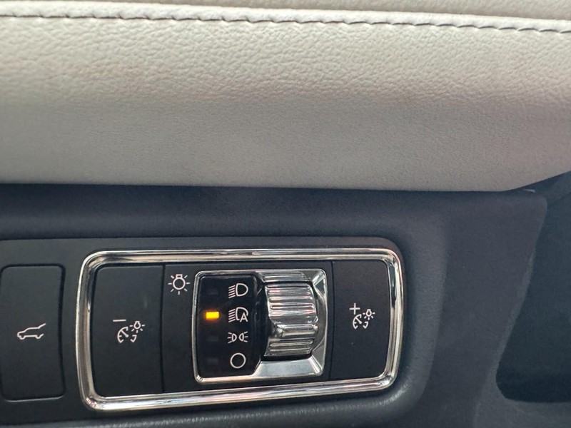 Lincoln Aviator Vehicle Full-screen Gallery Image 22