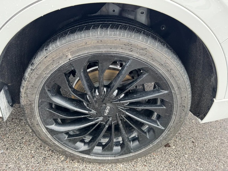 Lincoln Aviator Vehicle Full-screen Gallery Image 27