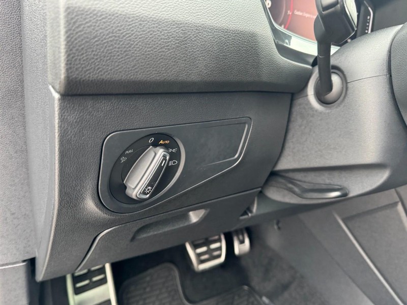 Volkswagen Tiguan Vehicle Full-screen Gallery Image 14