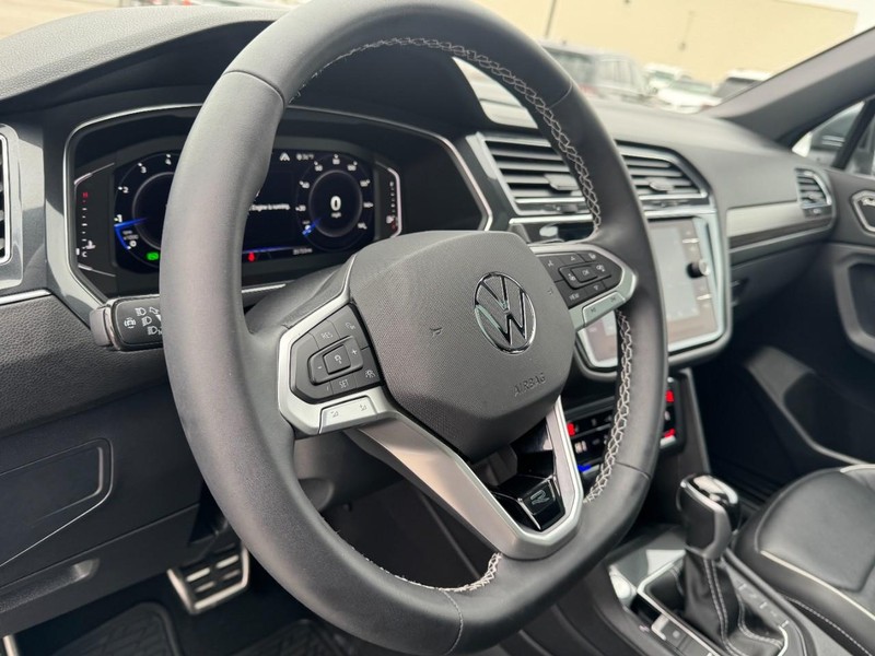 Volkswagen Tiguan Vehicle Full-screen Gallery Image 15