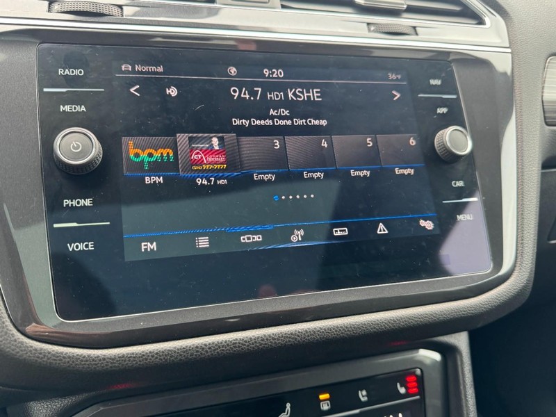 Volkswagen Tiguan Vehicle Full-screen Gallery Image 16