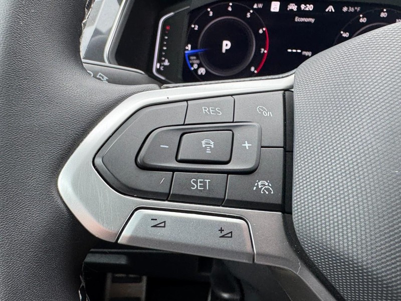 Volkswagen Tiguan Vehicle Full-screen Gallery Image 18