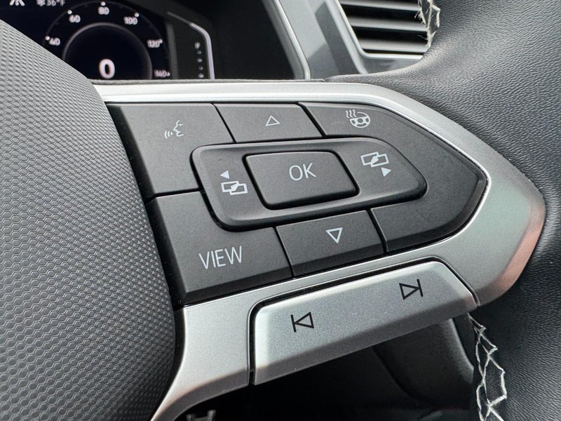 Volkswagen Tiguan Vehicle Full-screen Gallery Image 19