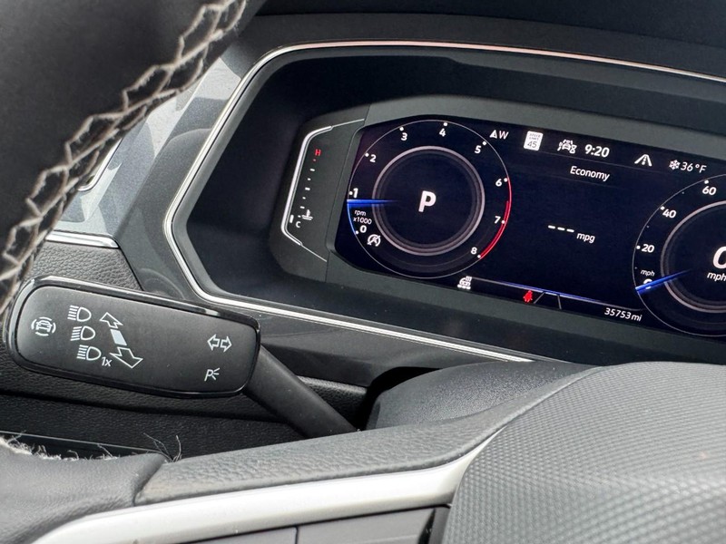 Volkswagen Tiguan Vehicle Full-screen Gallery Image 20