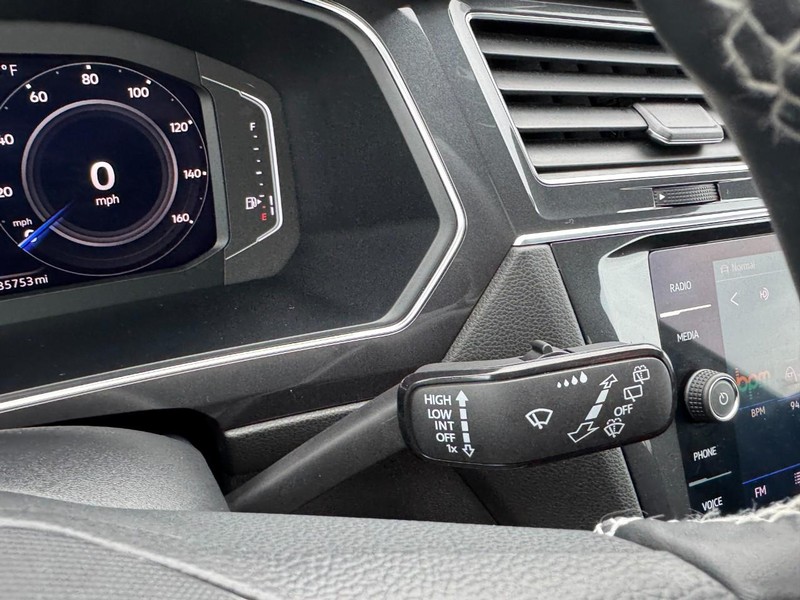 Volkswagen Tiguan Vehicle Full-screen Gallery Image 21