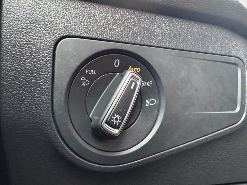 Volkswagen Tiguan Vehicle Full-screen Gallery Image 22