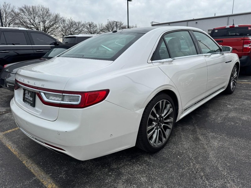 Lincoln Continental Vehicle Full-screen Gallery Image 03