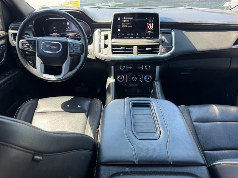 GMC Yukon Vehicle Full-screen Gallery Image 09