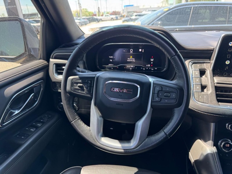 GMC Yukon Vehicle Full-screen Gallery Image 10