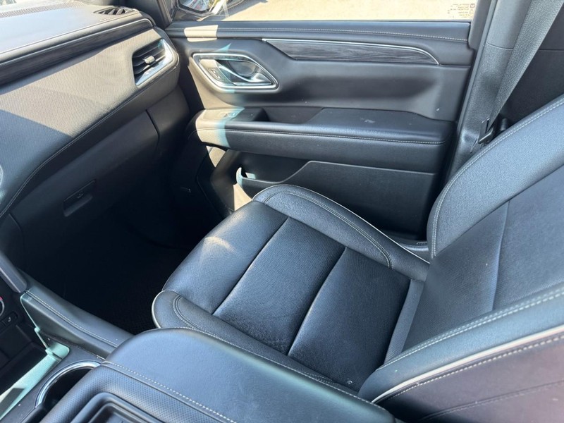 GMC Yukon Vehicle Full-screen Gallery Image 11
