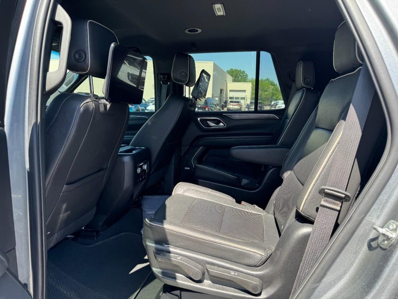 GMC Yukon Vehicle Full-screen Gallery Image 12