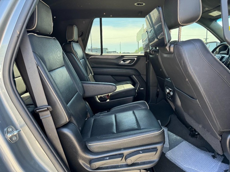 GMC Yukon Vehicle Full-screen Gallery Image 13
