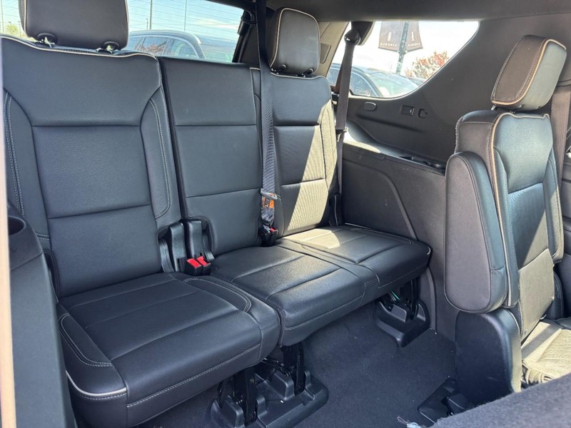 GMC Yukon Vehicle Full-screen Gallery Image 14