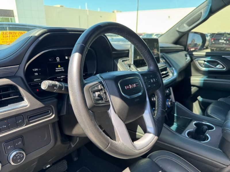 GMC Yukon Vehicle Full-screen Gallery Image 15