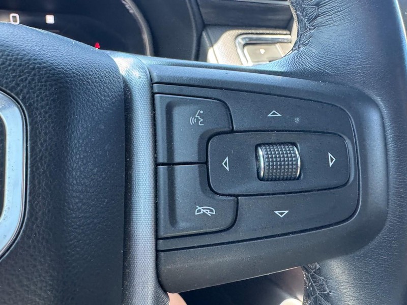 GMC Yukon Vehicle Full-screen Gallery Image 19
