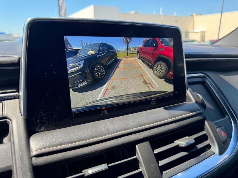 GMC Yukon Vehicle Full-screen Gallery Image 24
