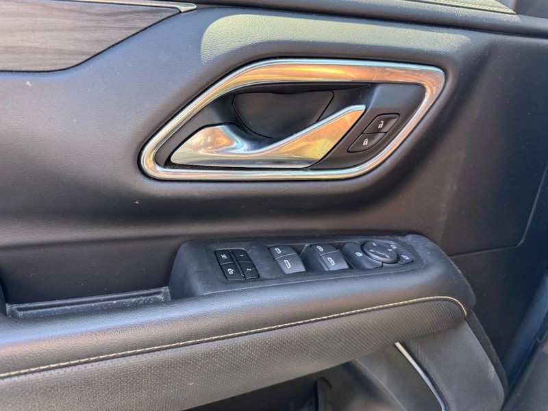 GMC Yukon Vehicle Full-screen Gallery Image 25