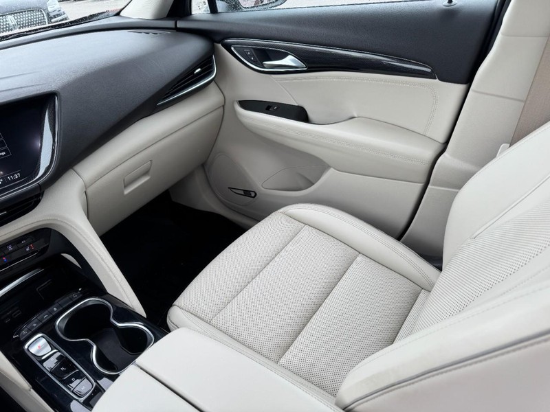 Buick Envision Vehicle Full-screen Gallery Image 11