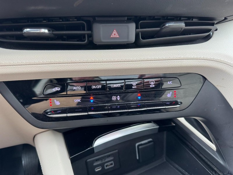 Buick Envision Vehicle Full-screen Gallery Image 17