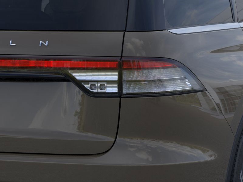 Lincoln Aviator Vehicle Full-screen Gallery Image 21